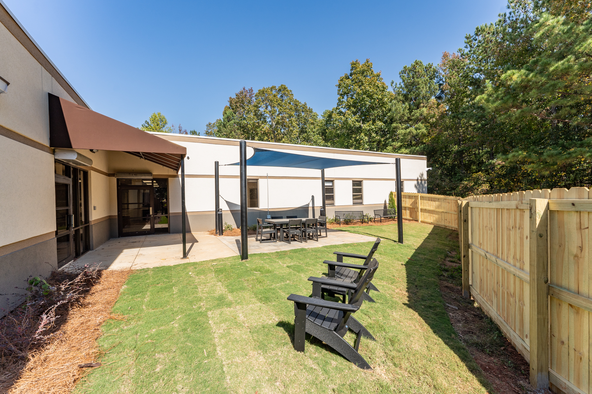 The Recovery Village South Atlanta Drug and Alcohol Rehab - Relaxing outdoor group recreation and seating